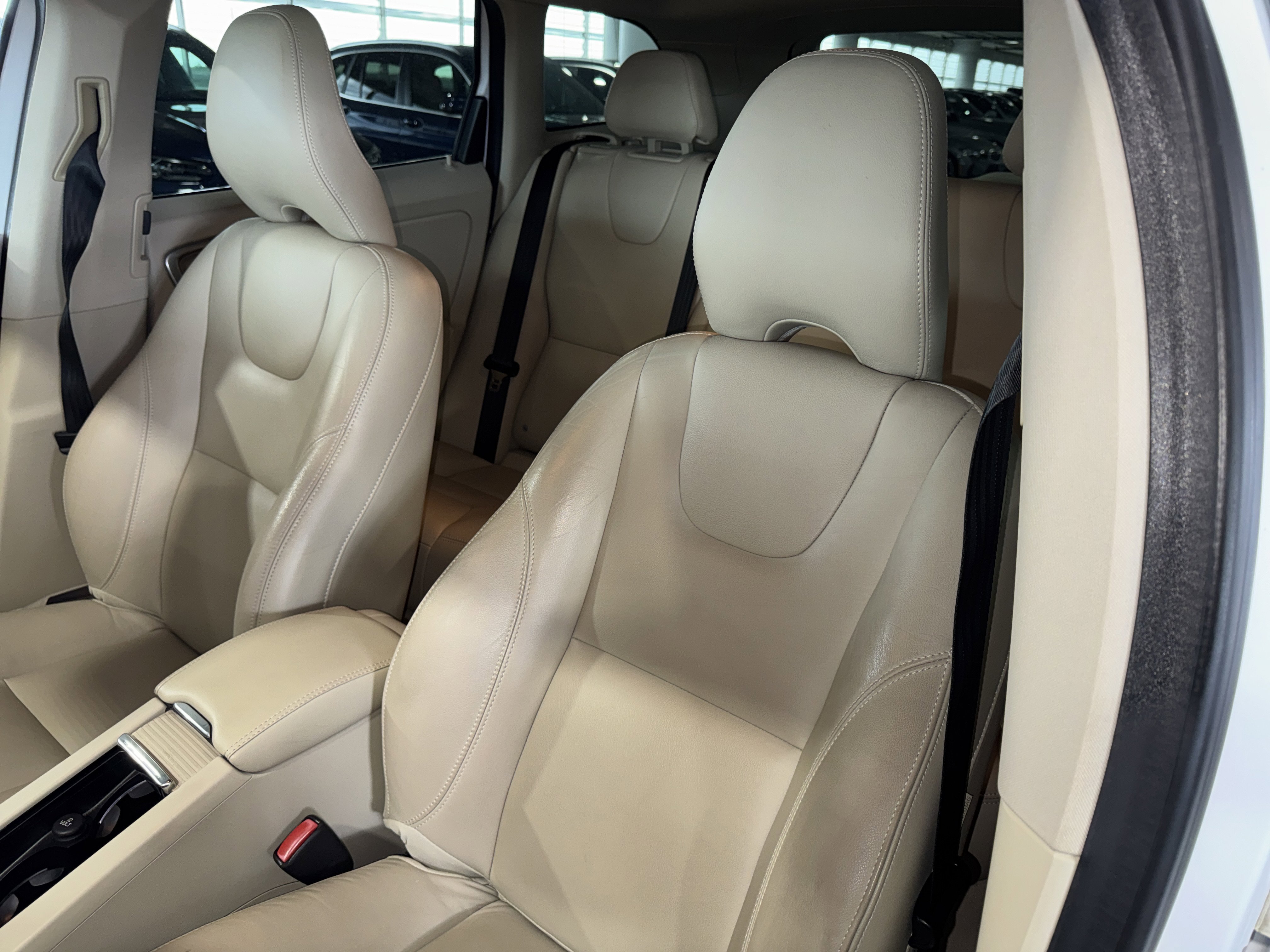 Used 2016 Volvo XC60 T6 Platinum AWD/4WD image 34