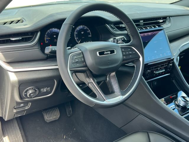 New 2025 Jeep Grand Cherokee Limited w/ Black Appearance Package AWD/4WD image 16