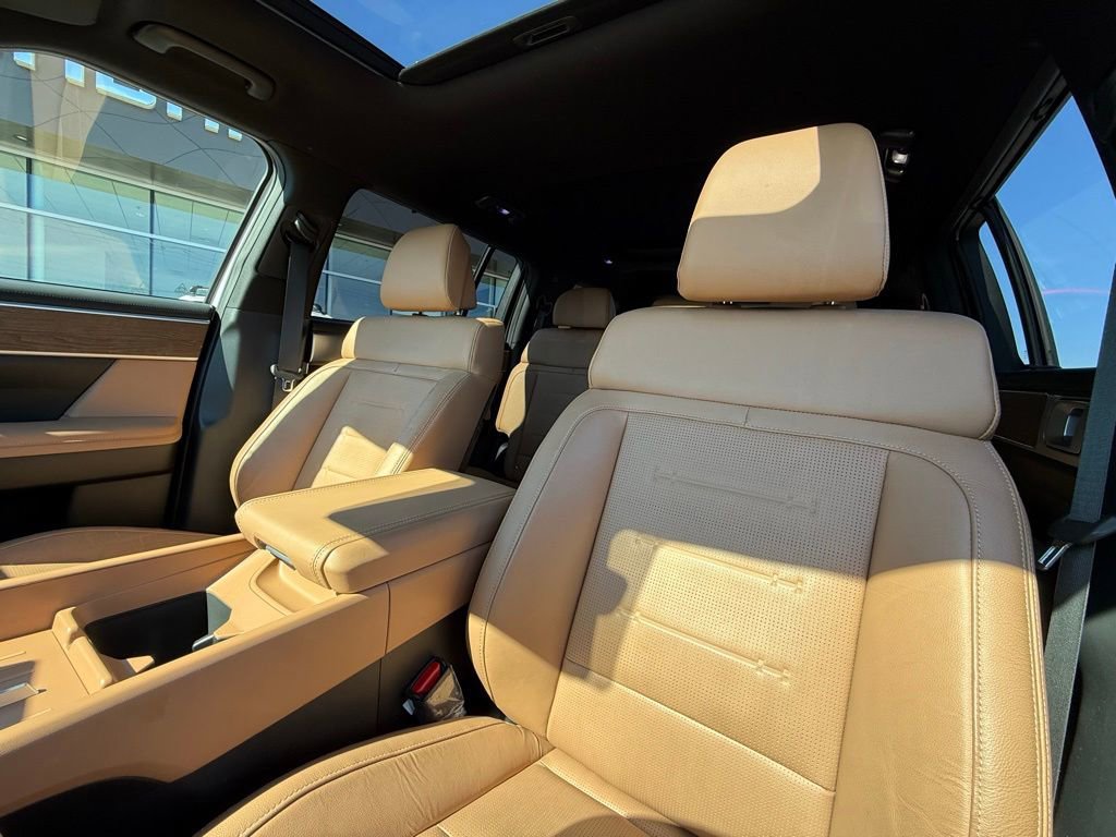 Used 2025 Hyundai Santa Fe Limited image 11