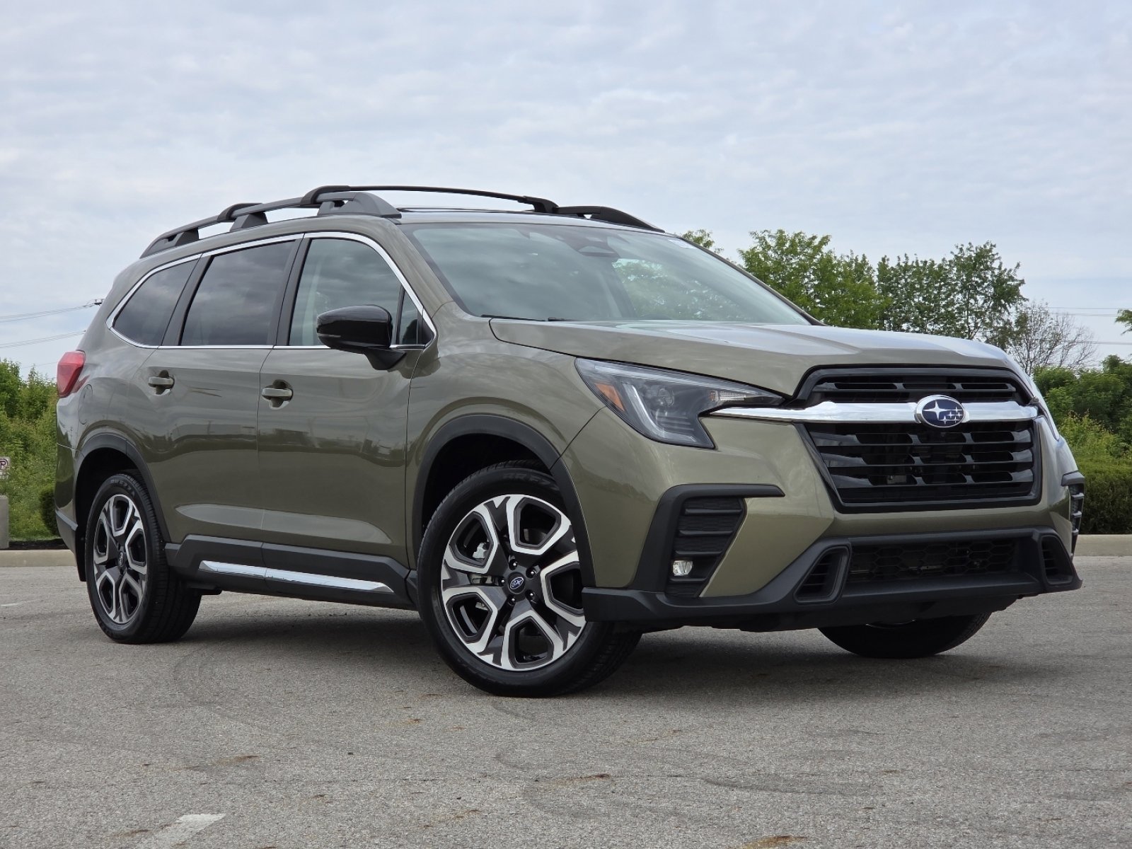 Used 2024 Subaru Ascent Limited w/ Technology Package AWD/4WD image 2