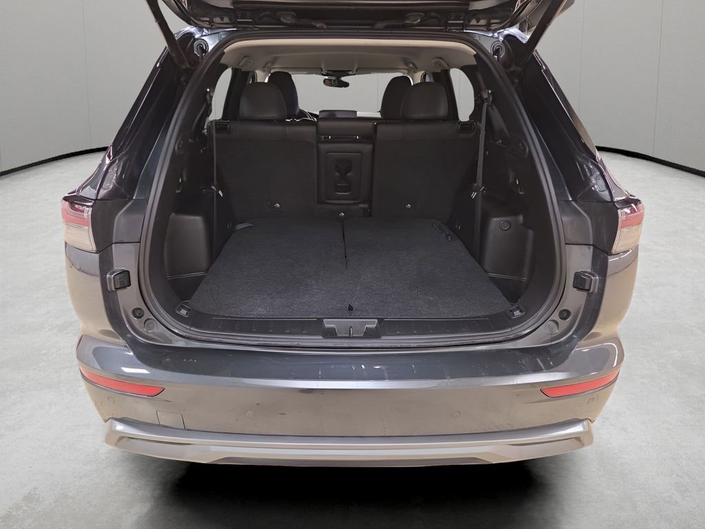 Used 2025 Mitsubishi Outlander SE image 21