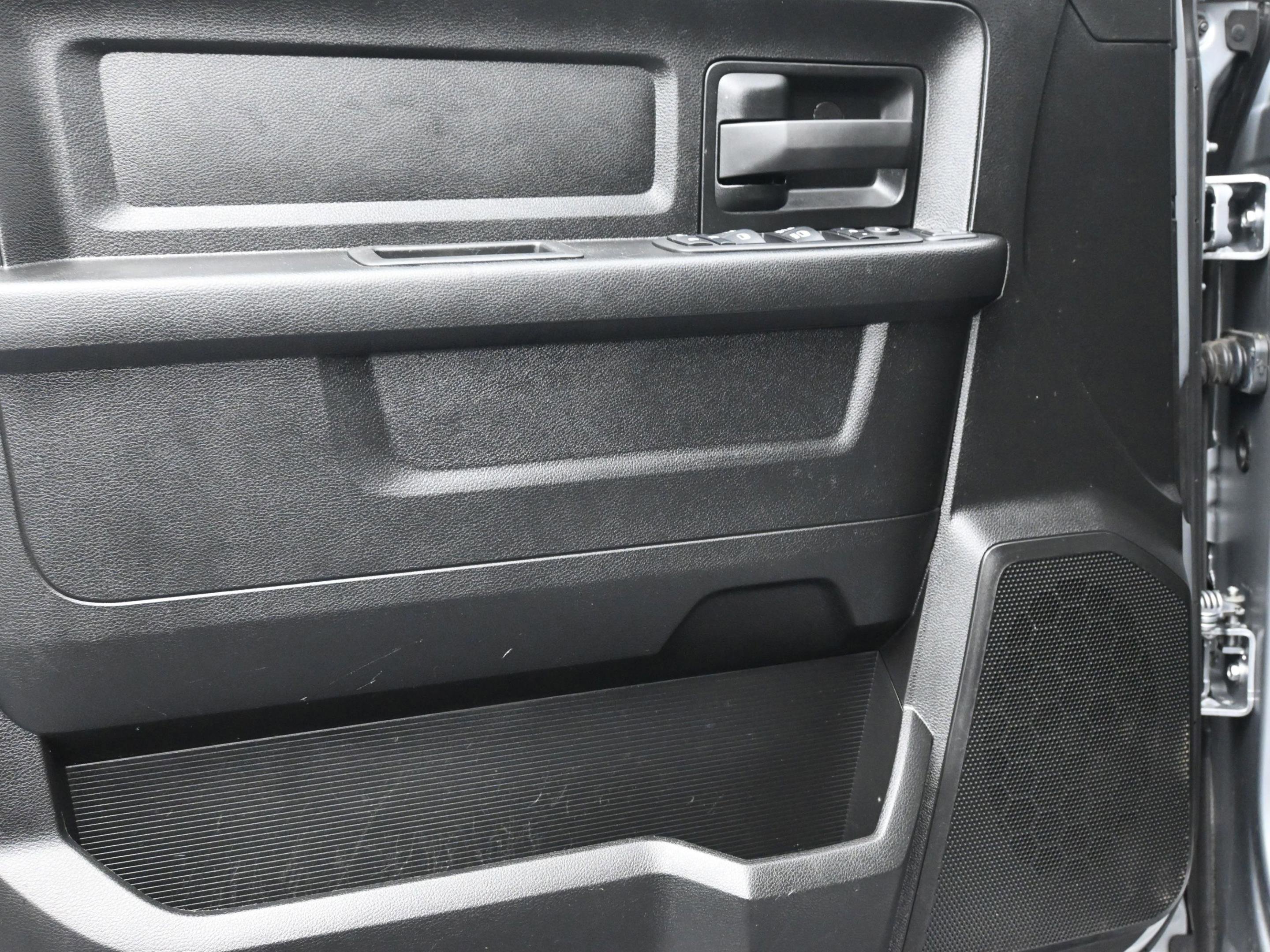 Used 2024 RAM 2500 Tradesman w/ Chrome Appearance Group image 15