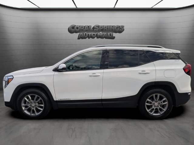 Used 2022 GMC Terrain SLT w/ Tech Package FWD image 4