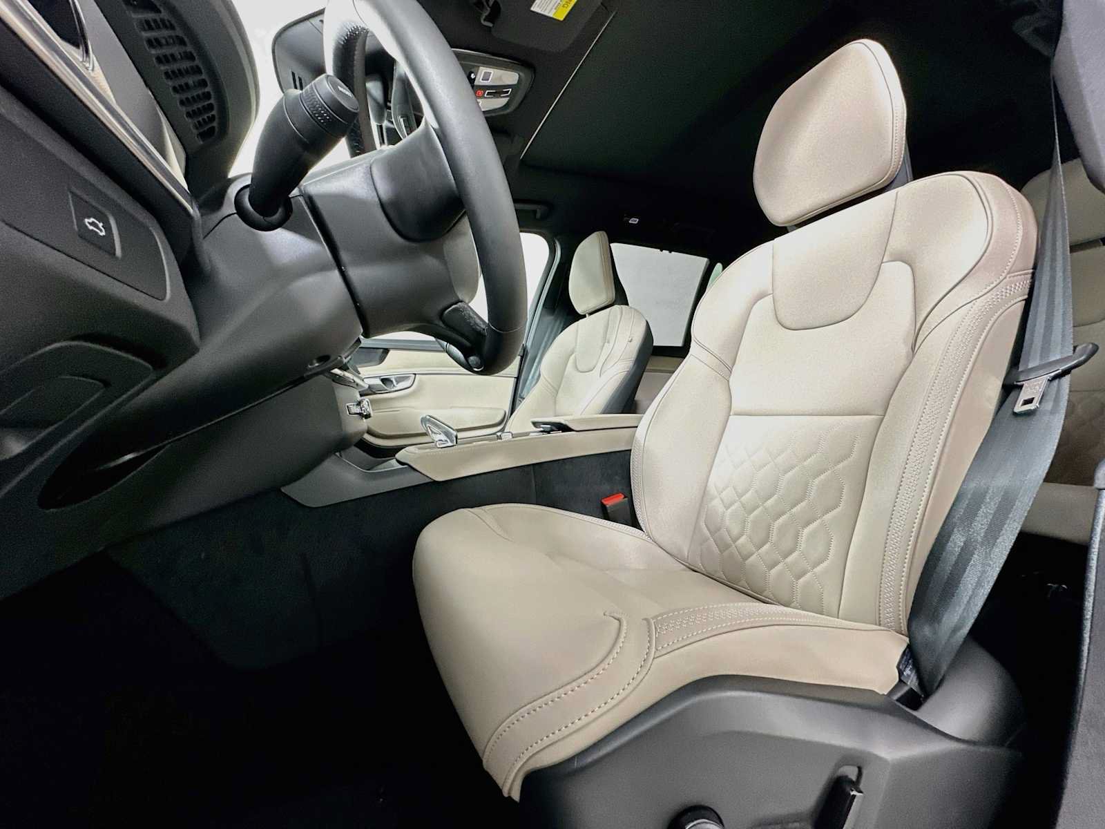 New 2027 Volvo XC90 B6 Plus AWD/4WD image 18