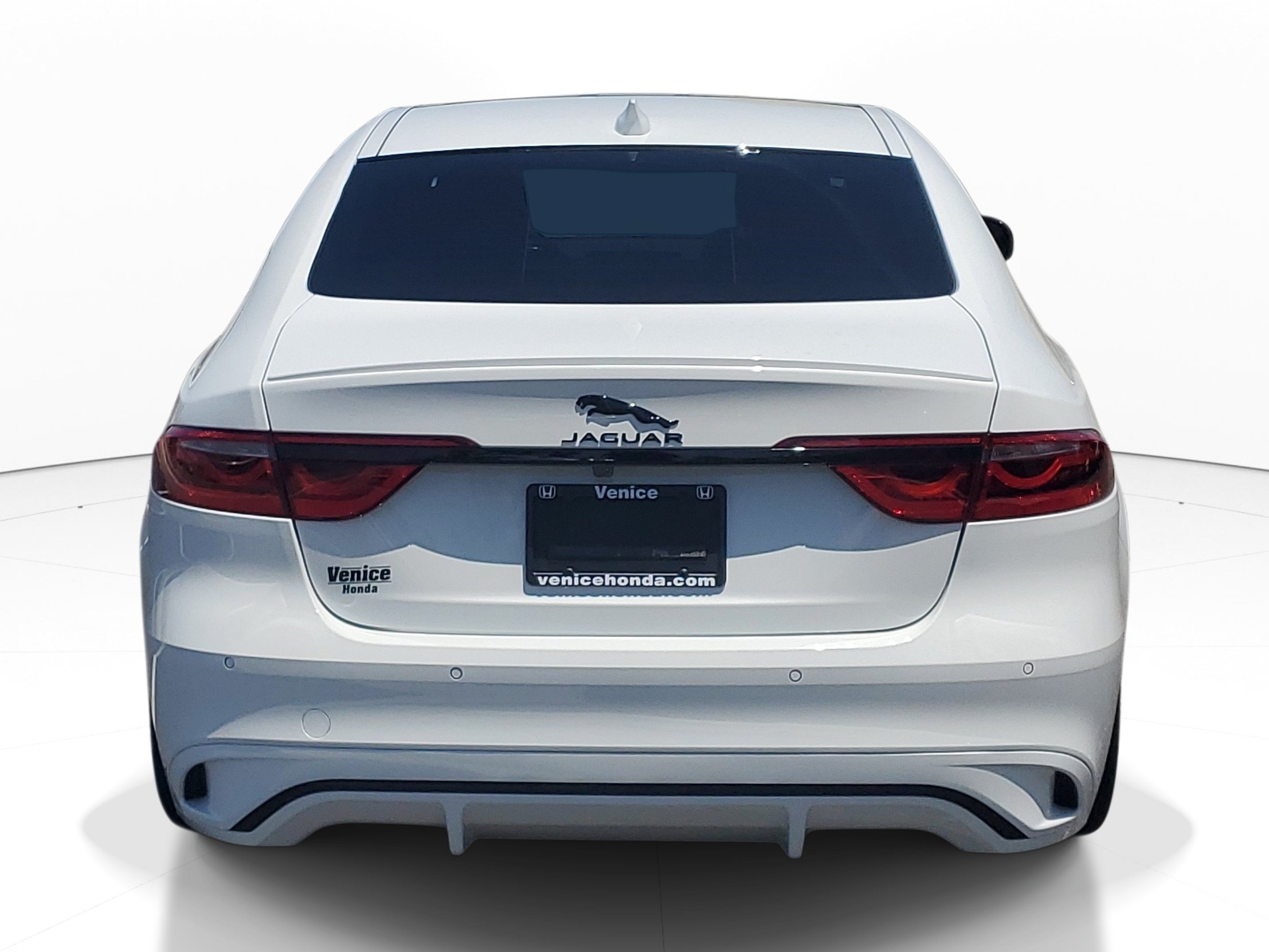 Used 2024 Jaguar XF R-Dynamic SE AWD/4WD image 6