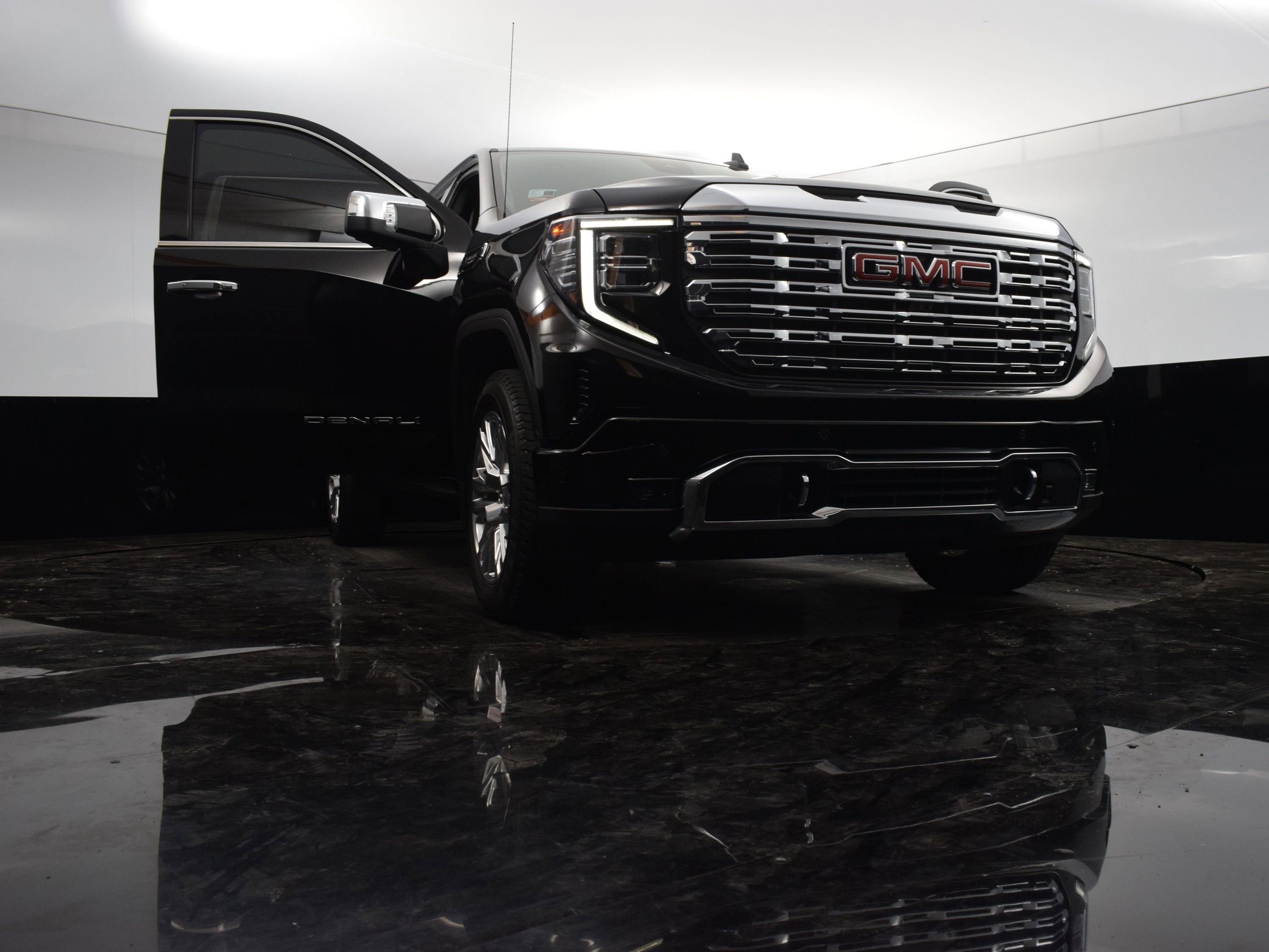 Used 2022 GMC Sierra 1500 Denali w/ Technology Package image 36