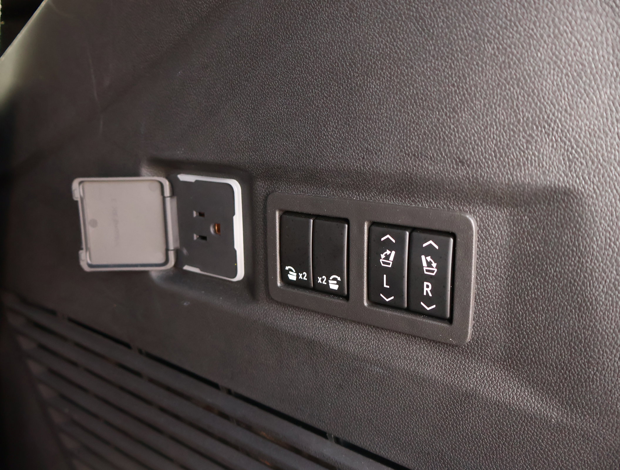 Certified 2023 Chevrolet Tahoe Z71 w/ Z71 Off-Road Package image 29