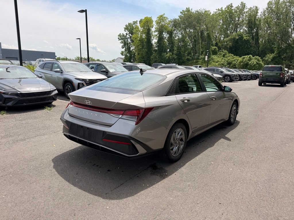 Used 2024 Hyundai Elantra SEL FWD image 4