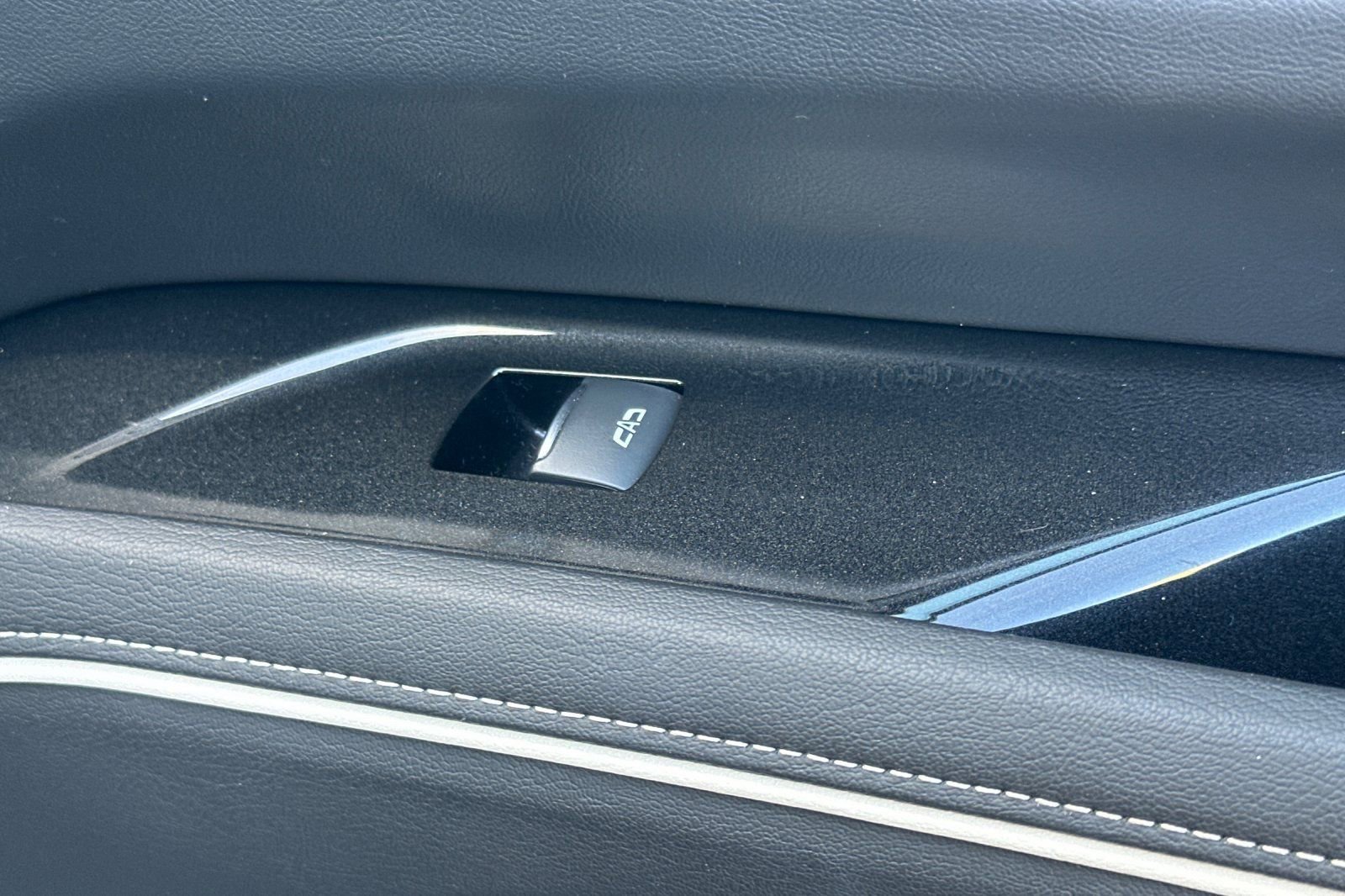 Certified 2023 Cadillac Escalade ESV Sport w/ LPO, ONYX Package image 21