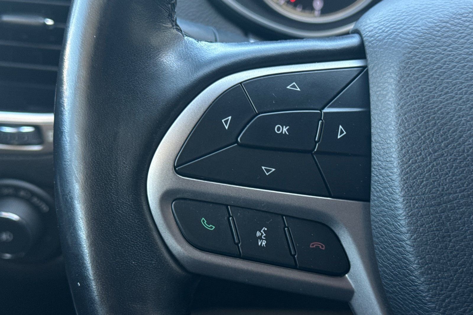 Used 2020 Jeep Cherokee High Altitude image 24