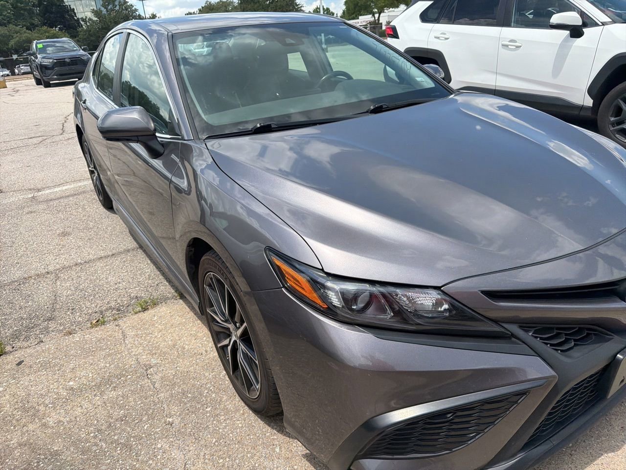 Used 2024 Toyota Camry SE FWD image 3