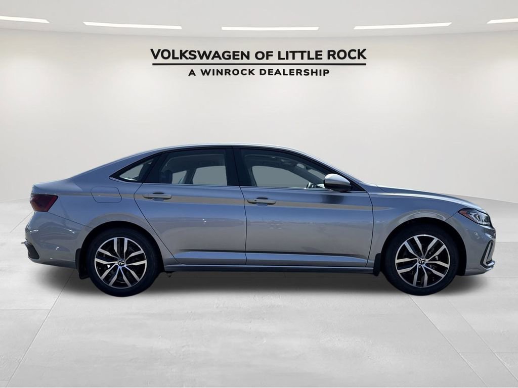 New 2025 Volkswagen Jetta SE image 6