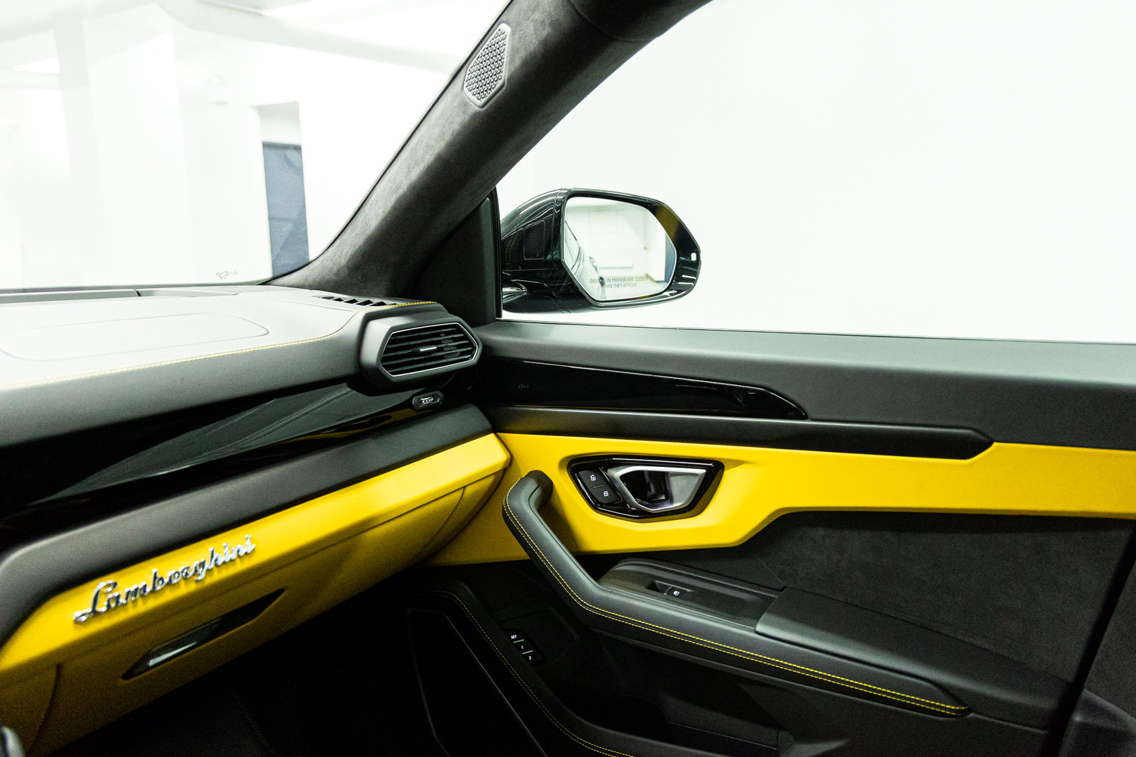 Used 2024 Lamborghini Urus S AWD/4WD image 39
