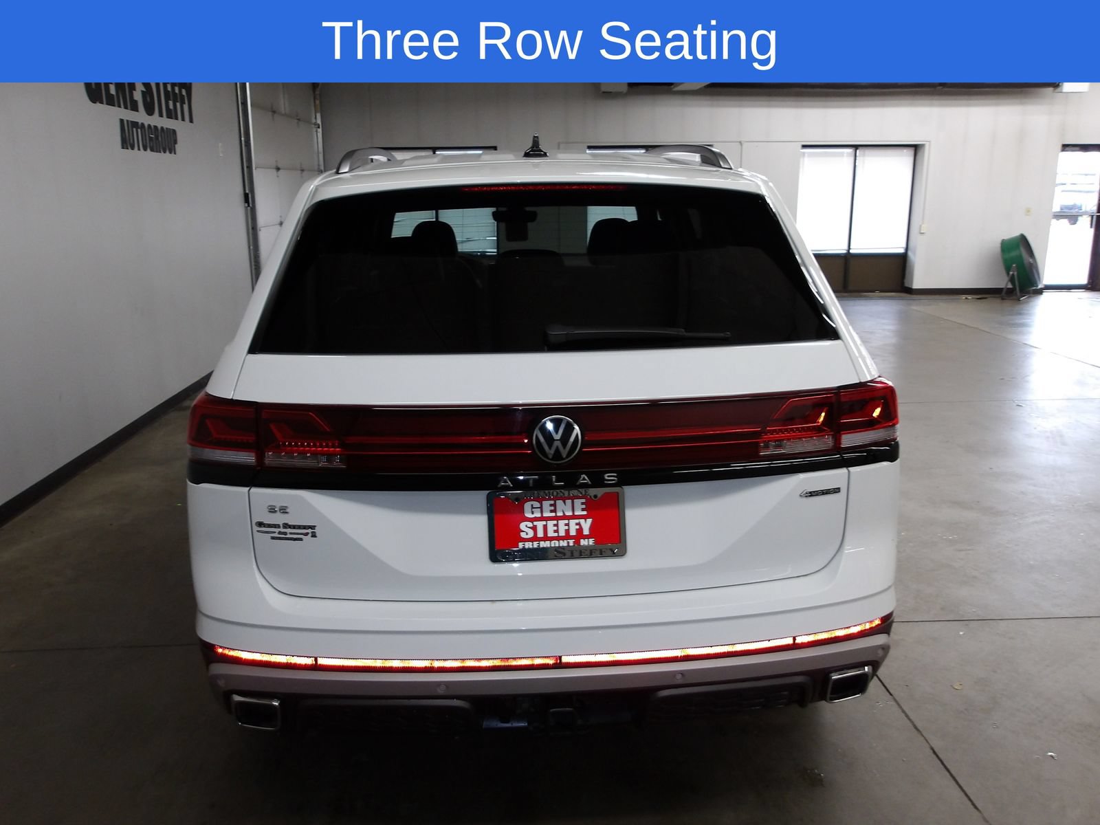 Used 2025 Volkswagen Atlas Peak Edition SE AWD/4WD image 5