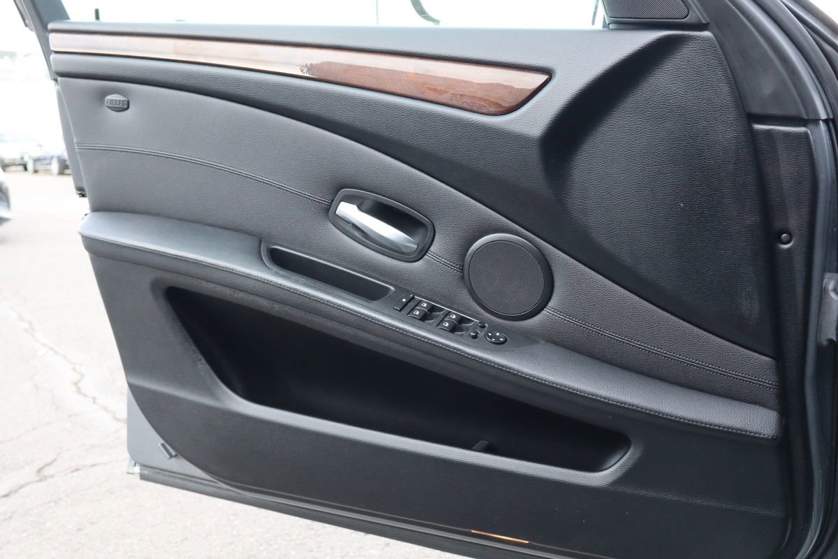 Used 2010 BMW 535i xDrive Wagon image 27