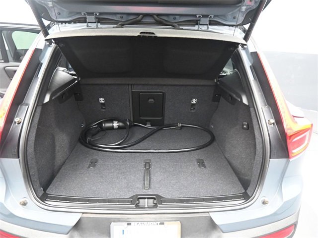 Used 2022 Volvo XC40 P8 Recharge Plus image 5
