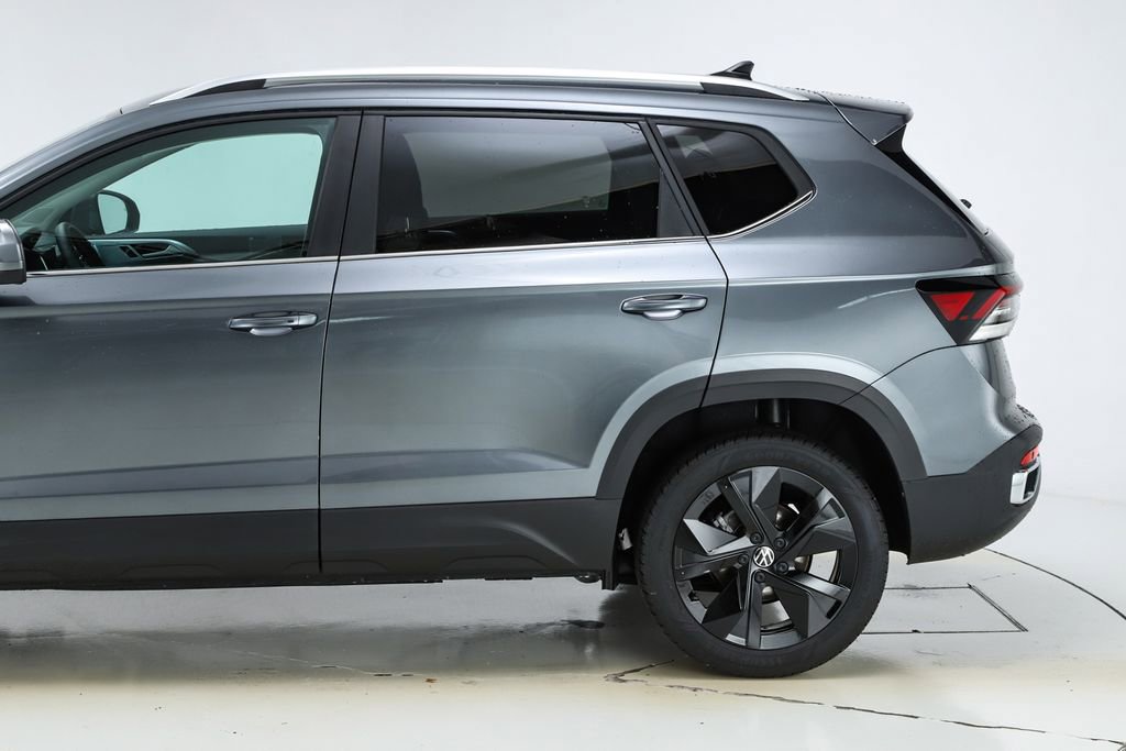 New 2026 Volkswagen Taos SE image 41