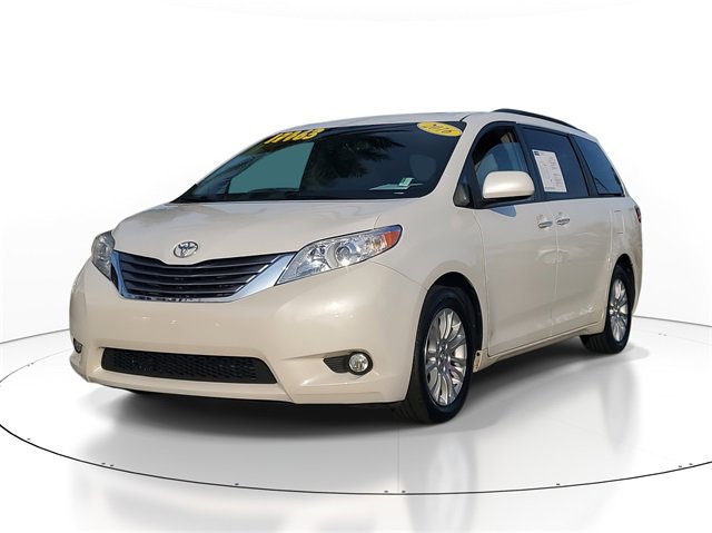 Used 2016 Toyota Sienna XLE Premium image 2