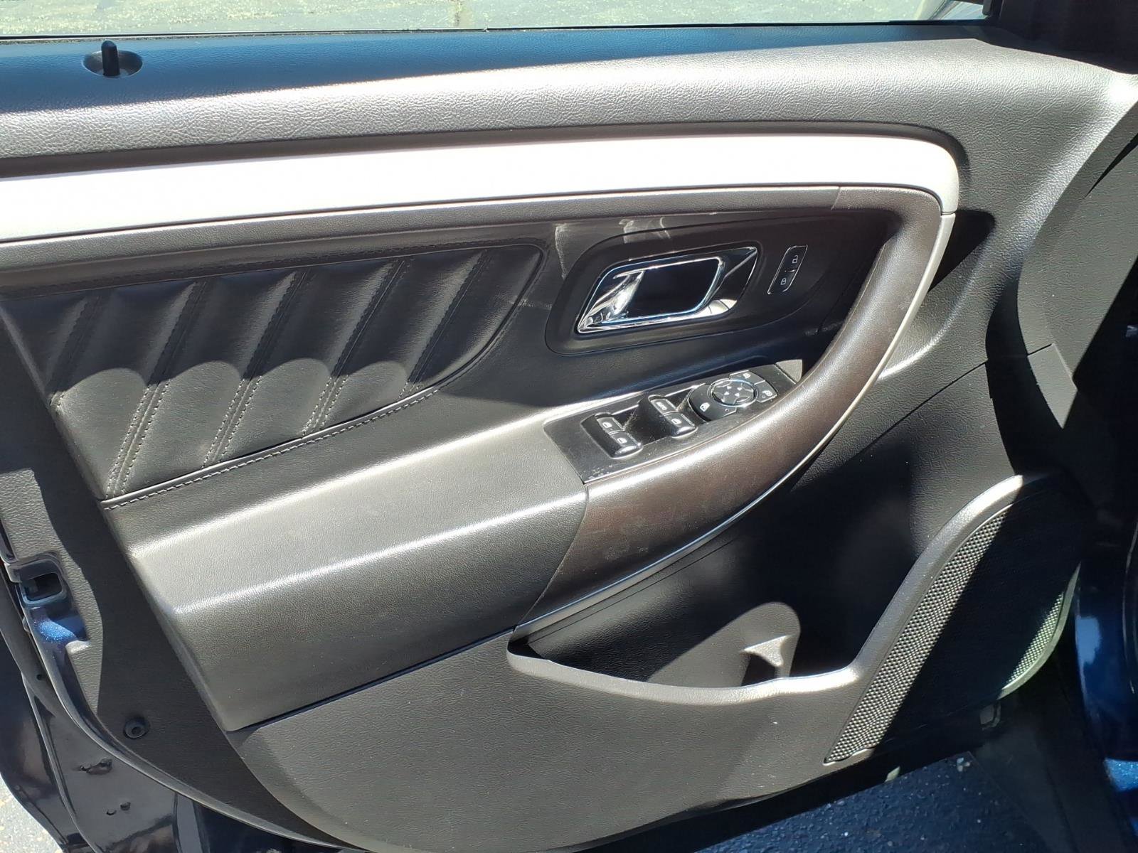 Used 2016 Ford Taurus SEL w/ Equipment Group 201A FWD image 8