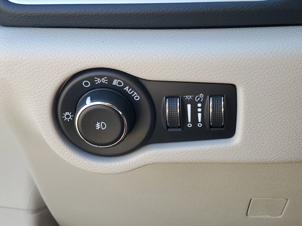 Used 2022 Chrysler Pacifica Touring-L image 20