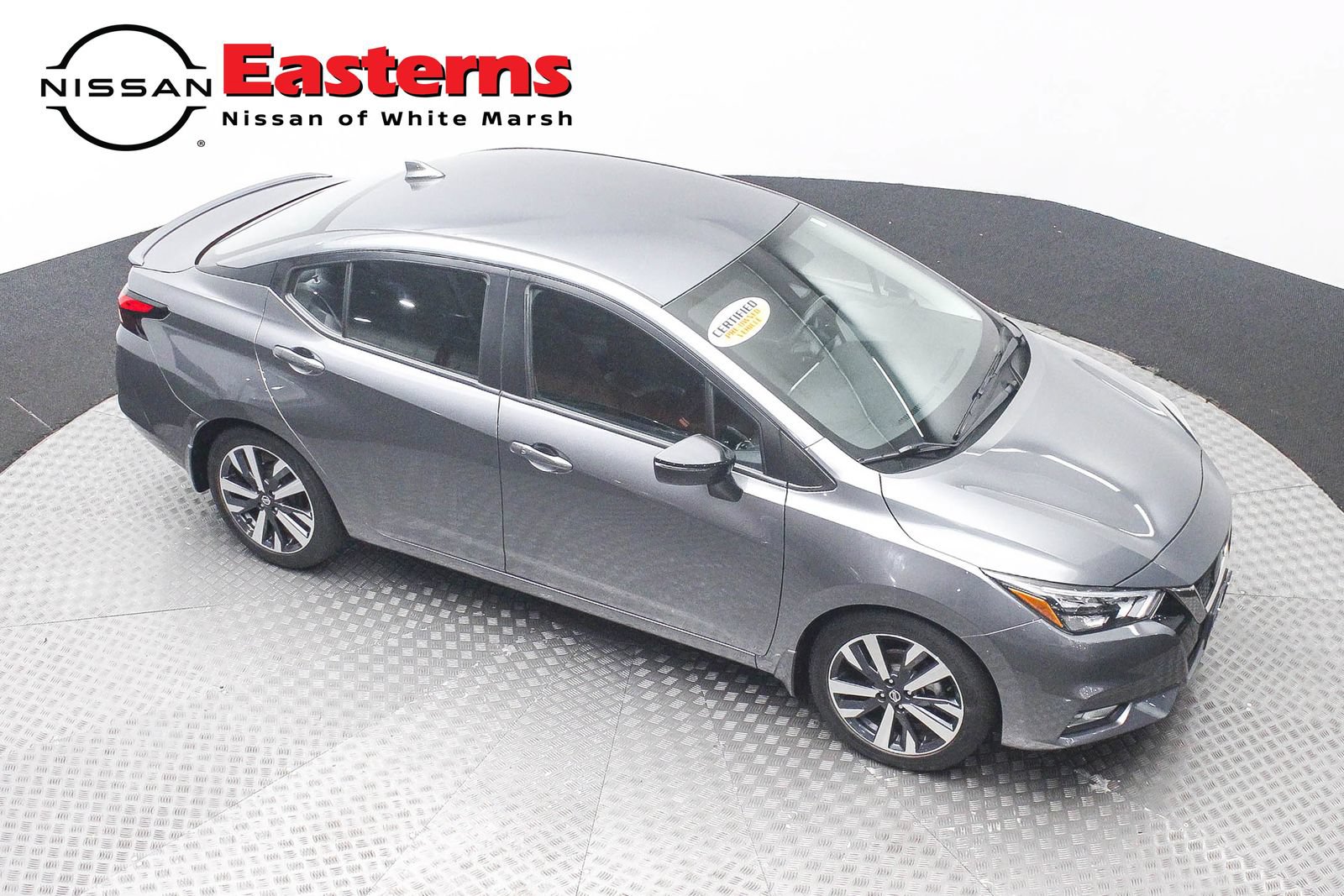 Used 2021 Nissan Versa SR FWD image 3
