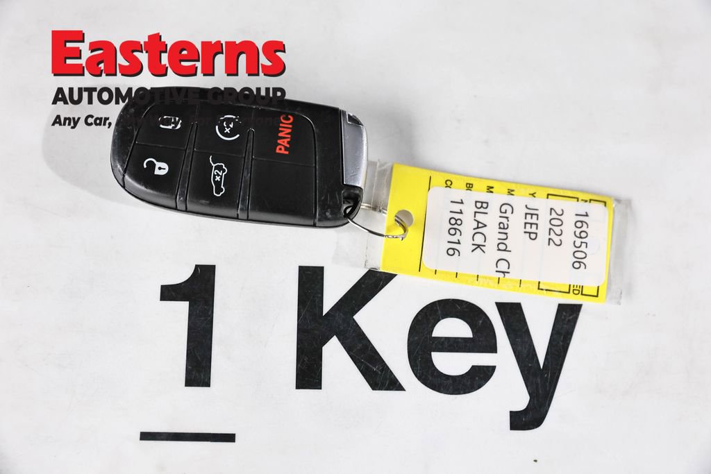 Used 2022 Jeep Grand Cherokee Laredo E w/ Security & Convenience Group image 25