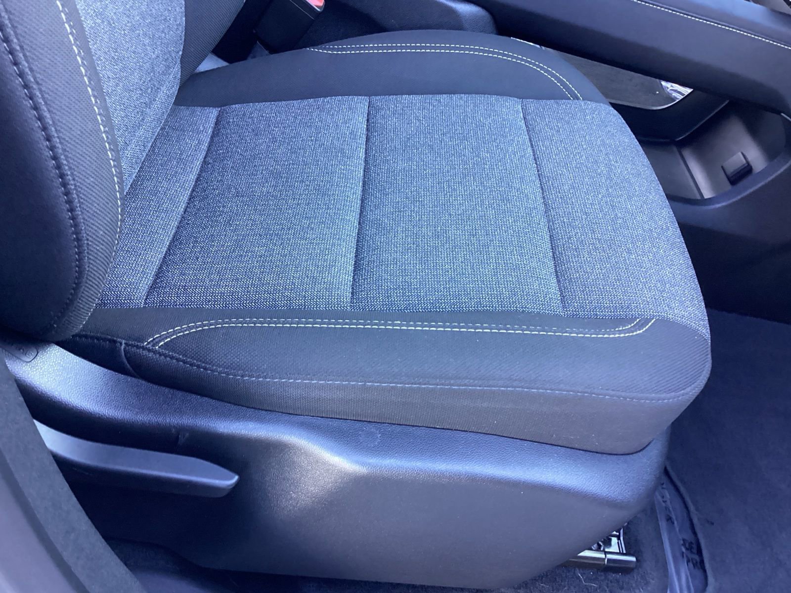 Used 2025 GMC Acadia Elevation image 19