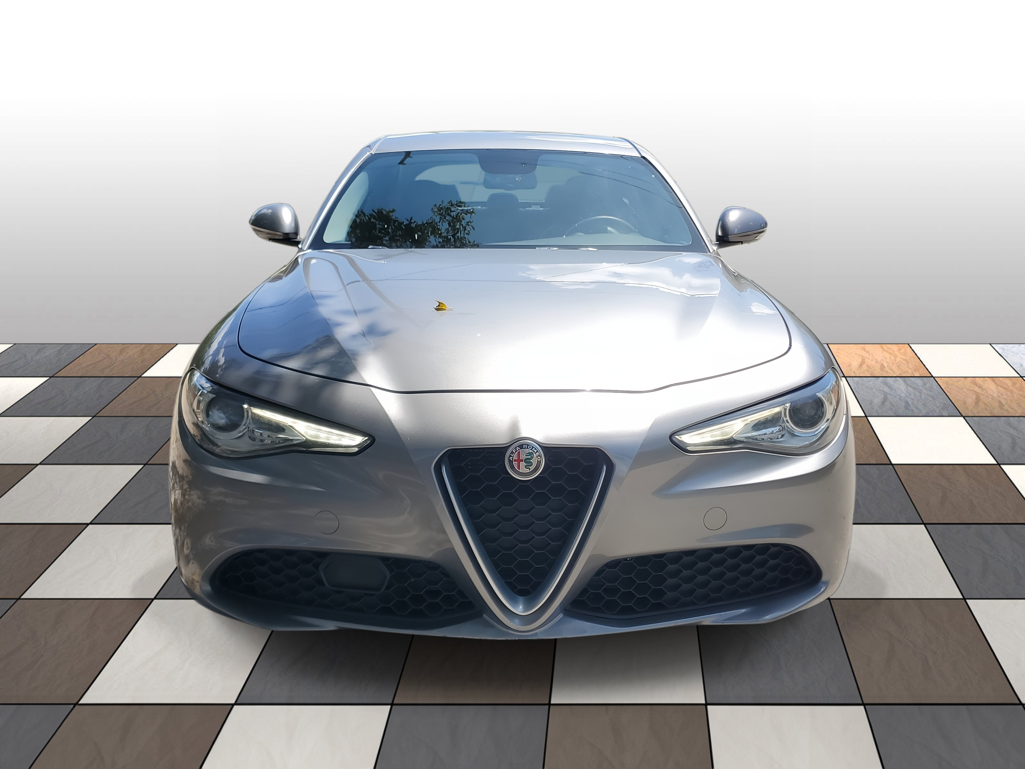 Used 2018 Alfa Romeo Giulia RWD image 2
