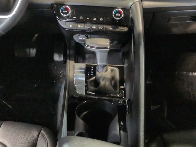 Used 2025 Hyundai Elantra SEL FWD image 17