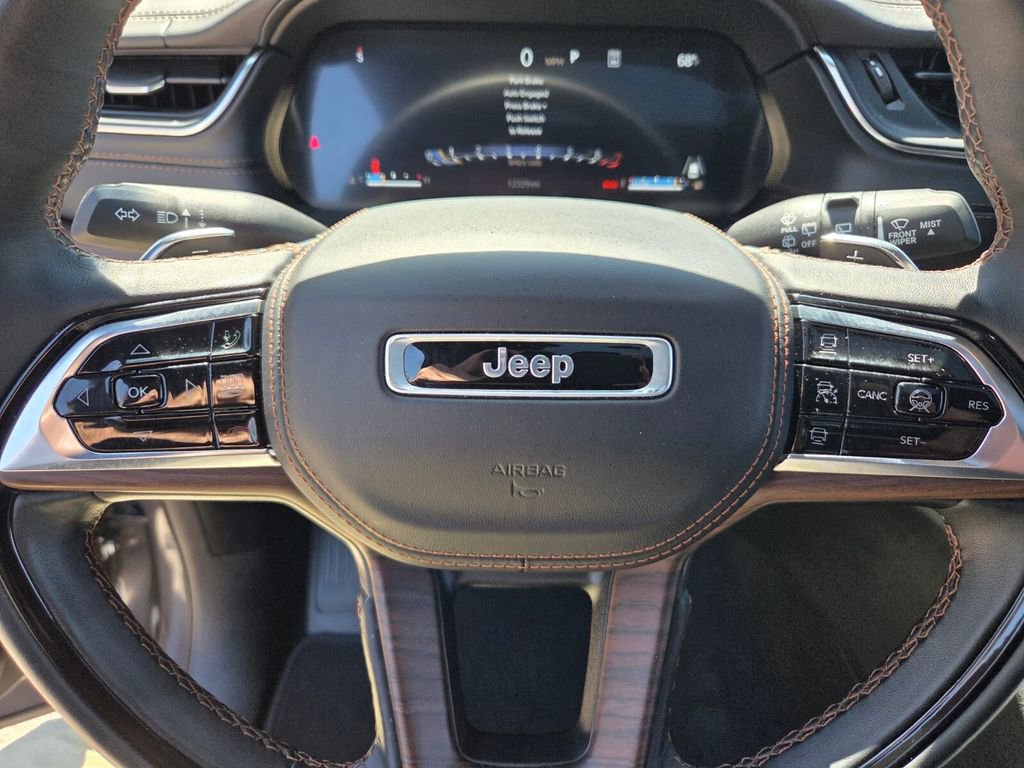Used 2025 Jeep Grand Cherokee Summit AWD/4WD image 22