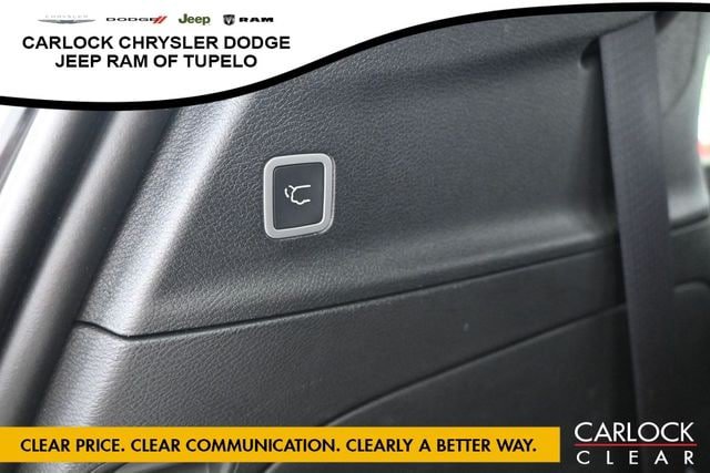Used 2026 Chrysler Pacifica Limited FWD image 32