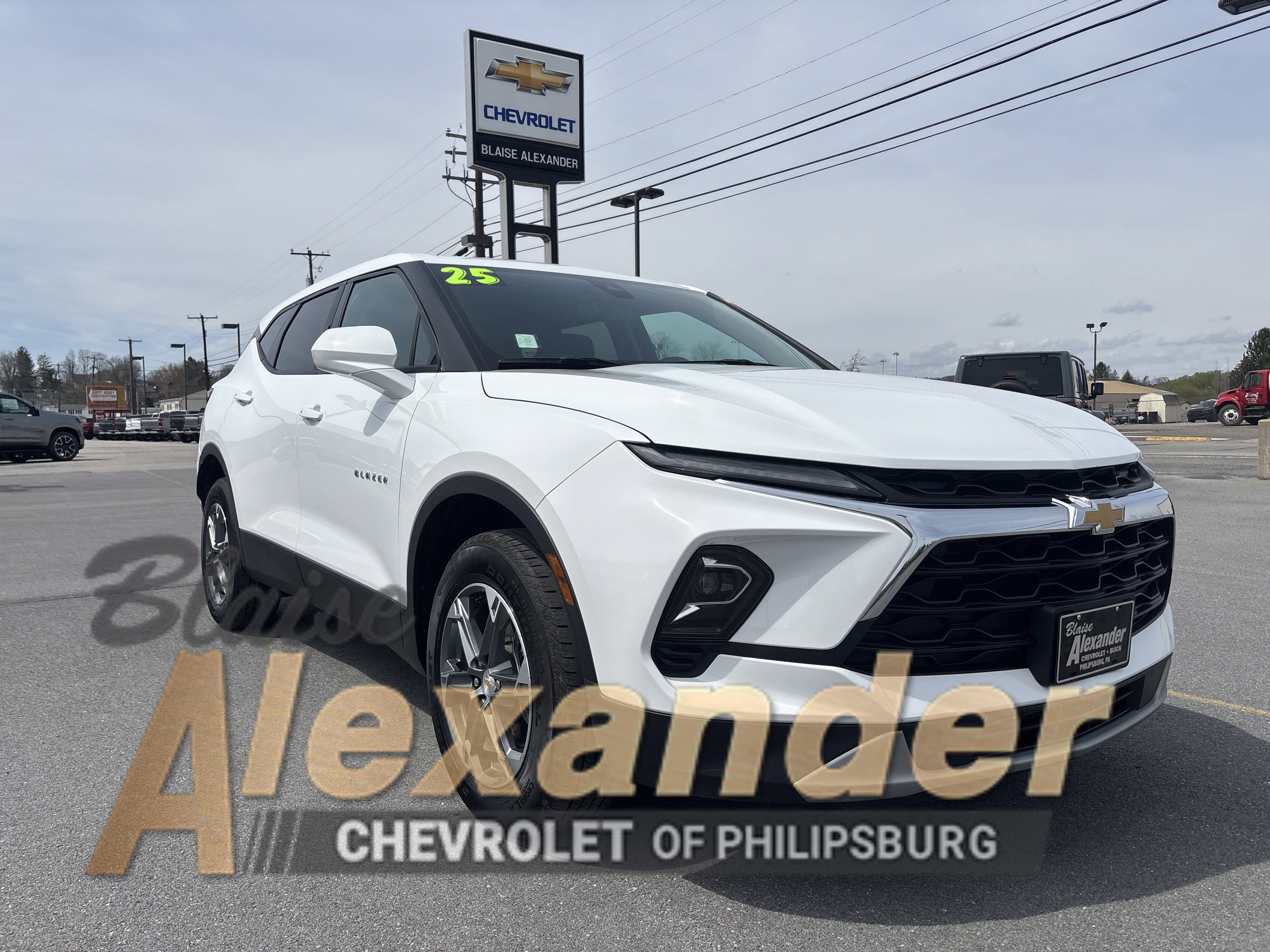Used 2025 Chevrolet Blazer LT AWD/4WD image 1
