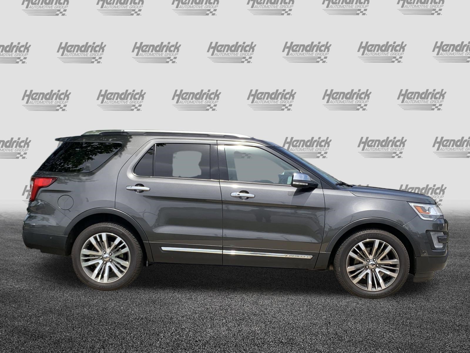 Used 2017 Ford Explorer Platinum image 11