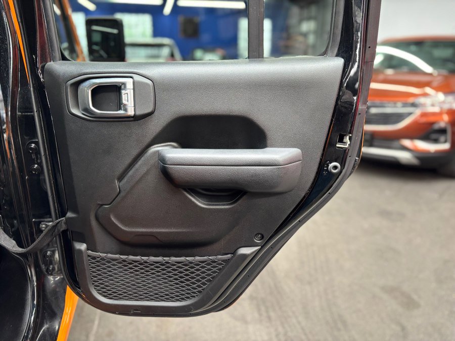 Used 2024 Jeep Wrangler Unlimited w/ Convenience Group AWD/4WD image 16