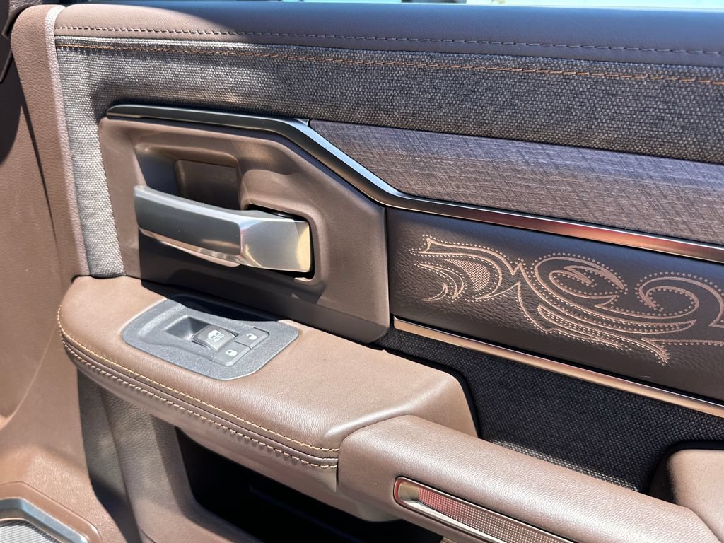 New 2026 RAM 2500 Limited AWD/4WD image 17