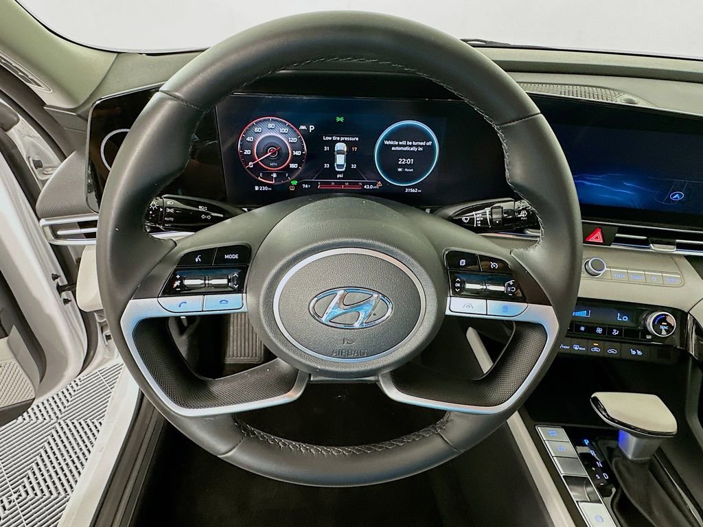 Used 2023 Hyundai Elantra Limited w/ Preferred Accessory Package image 11