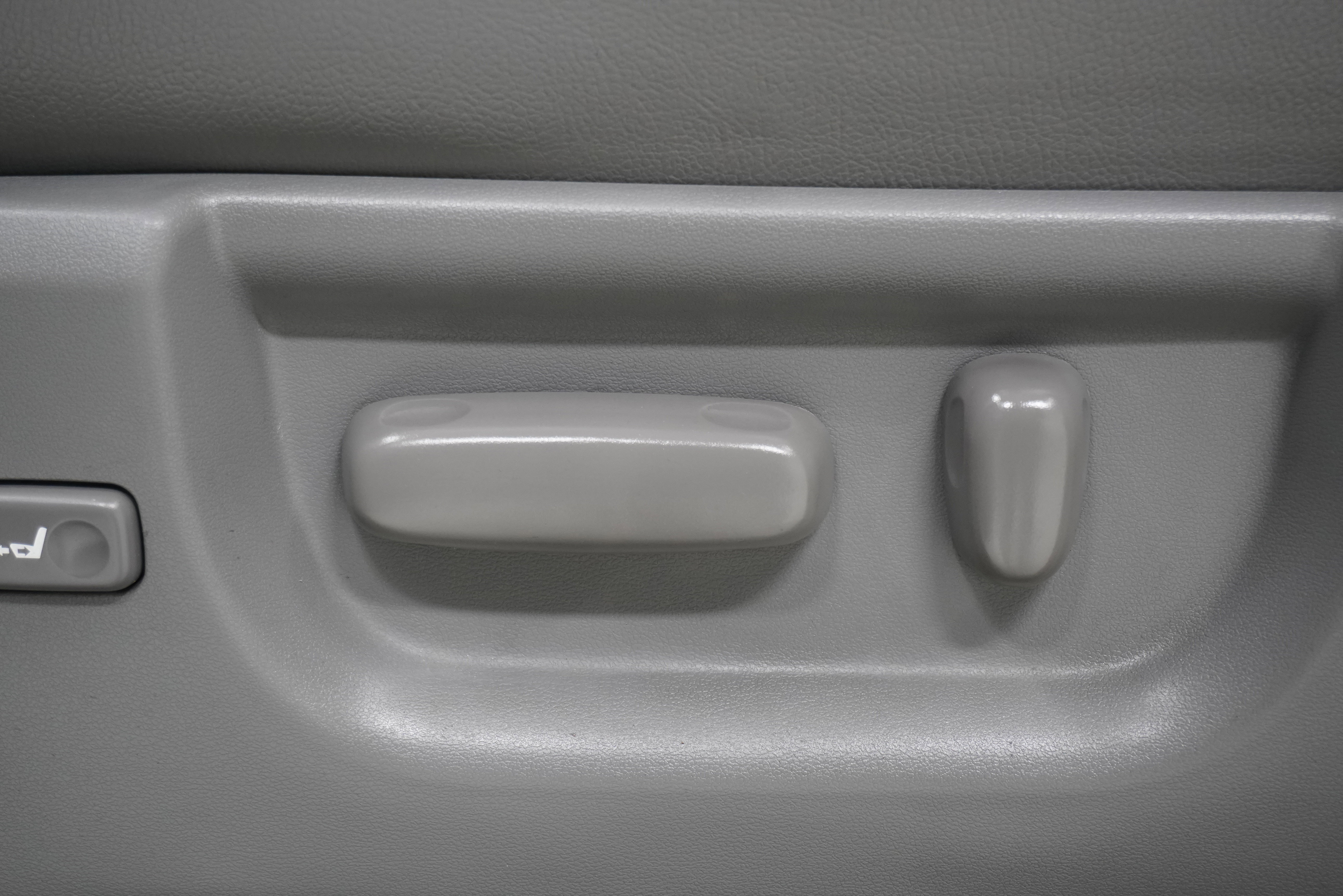 Used 2015 Toyota Sequoia Platinum image 18