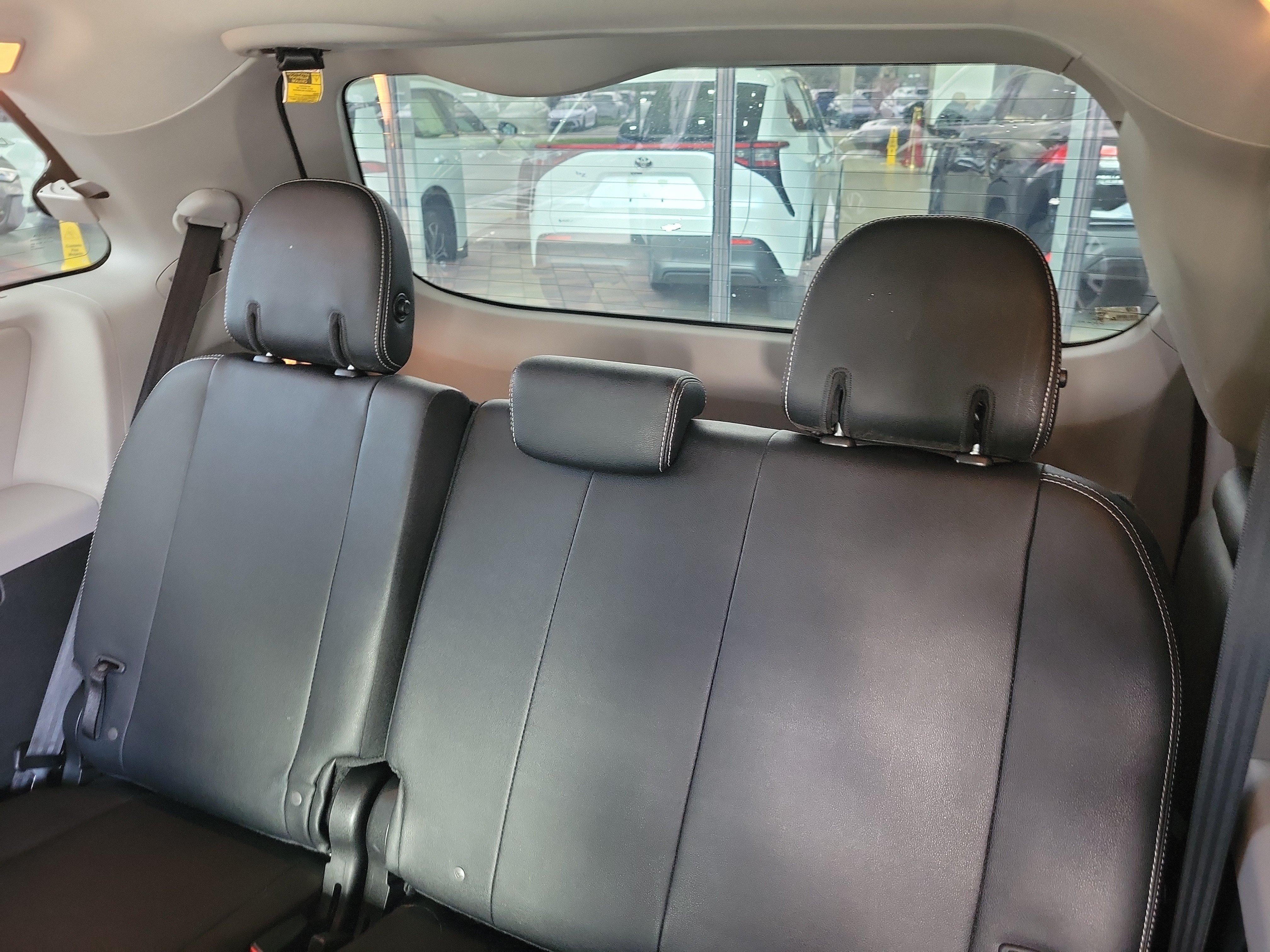 Used 2020 Toyota Sienna SE FWD image 13