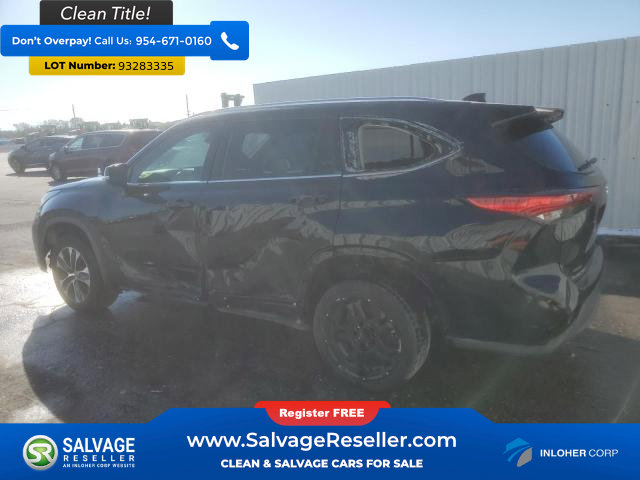 Used 2020 Toyota Highlander XLE image 3