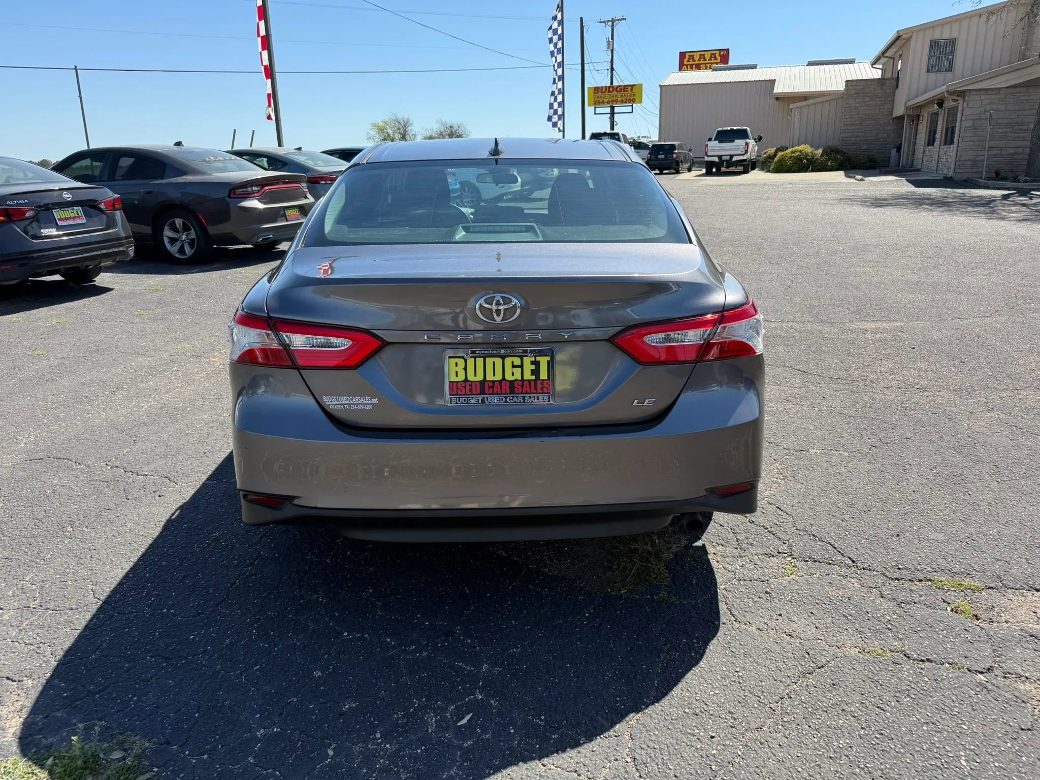 Used 2019 Toyota Camry LE FWD image 6