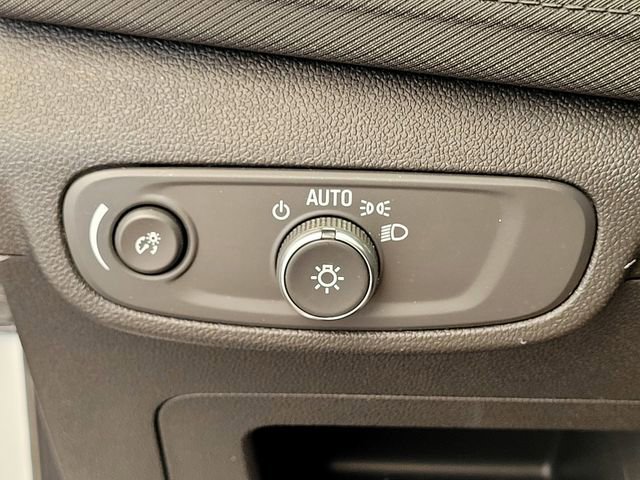 Used 2025 Chevrolet TrailBlazer LT w/ Convenience Package image 16