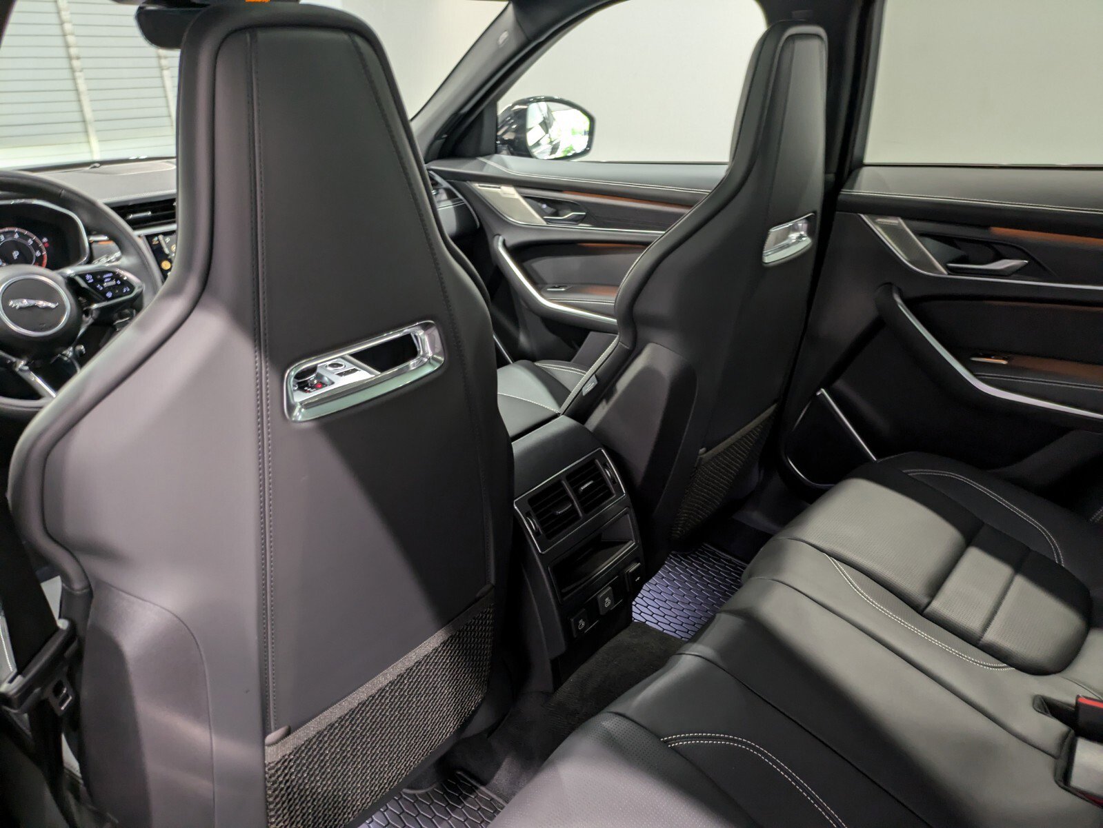 Used 2025 Jaguar F-PACE R-Dynamic S image 13