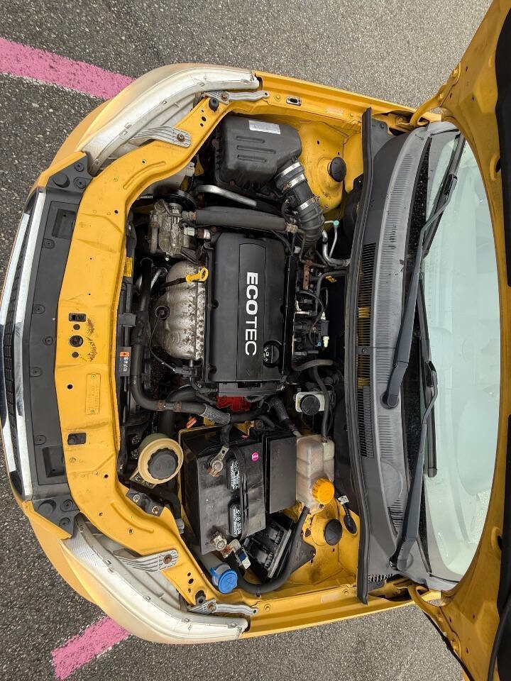 Used 2011 Chevrolet Aveo5 LT w/ Power and Convenience Package image 4