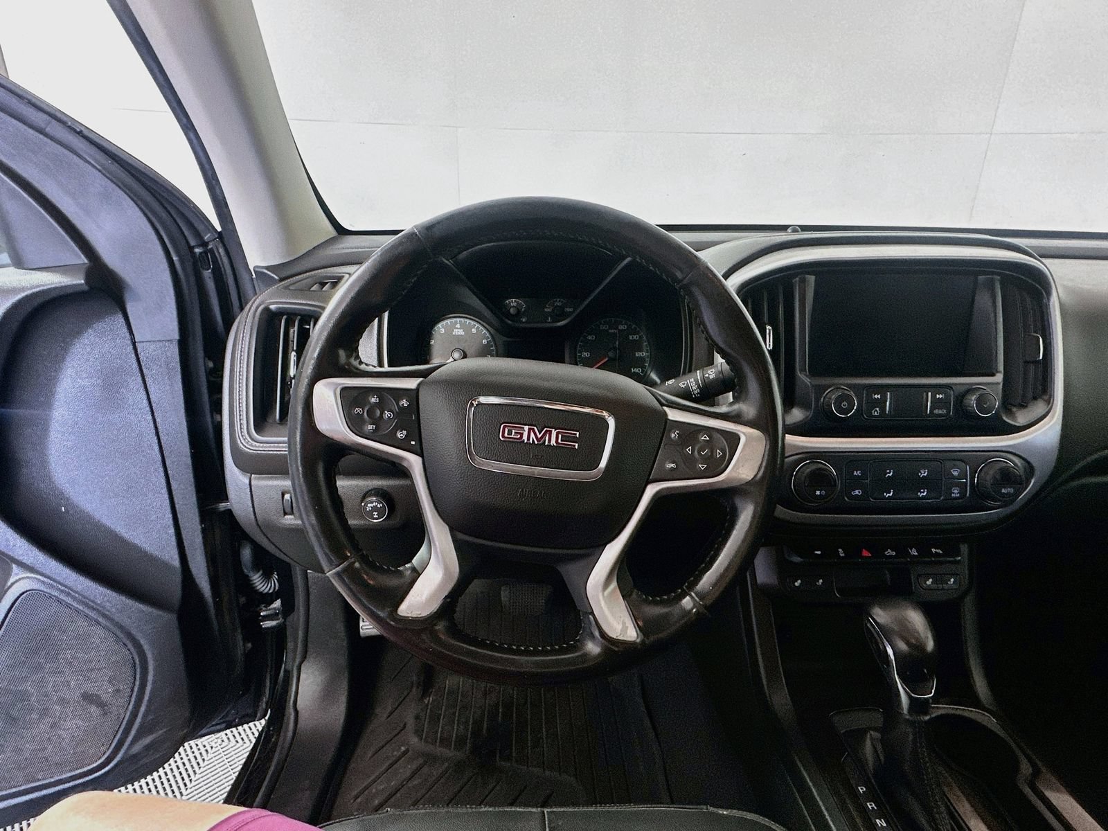 Used 2022 GMC Canyon Elevation w/ Elevation Premium Package AWD/4WD image 11