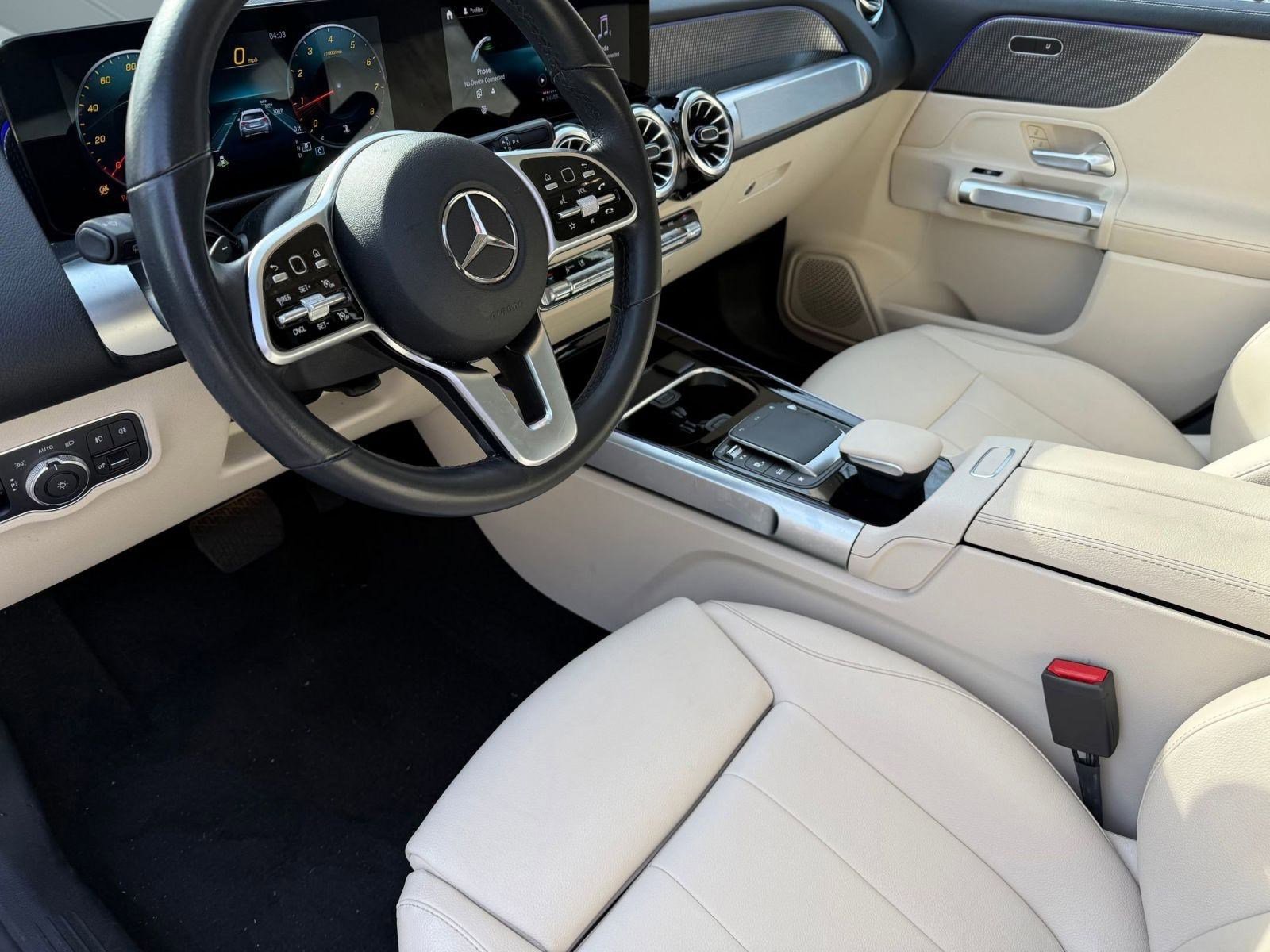 Used 2022 Mercedes-Benz GLB 250 w/ Premium Package Lite image 4