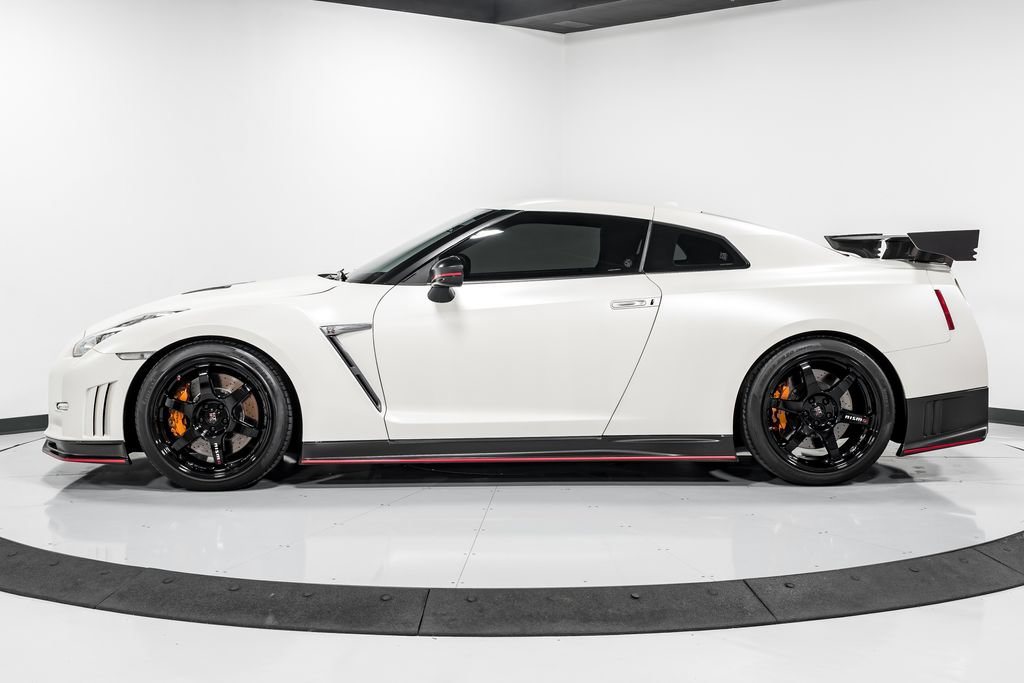 Used 2016 Nissan GT-R NISMO AWD/4WD image 6