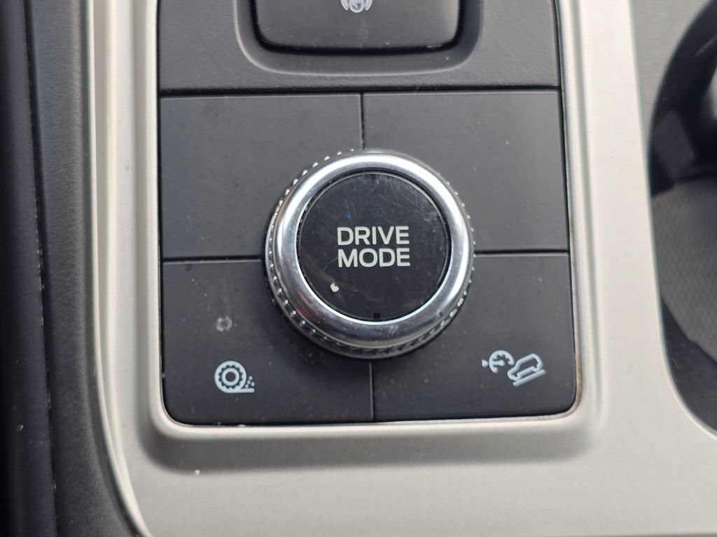 Used 2023 Ford Explorer XLT AWD/4WD image 8