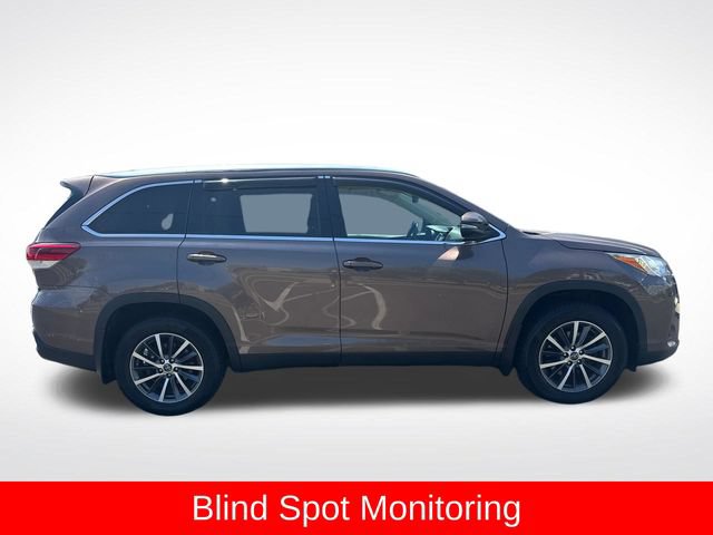 Used 2019 Toyota Highlander XLE AWD/4WD video 2