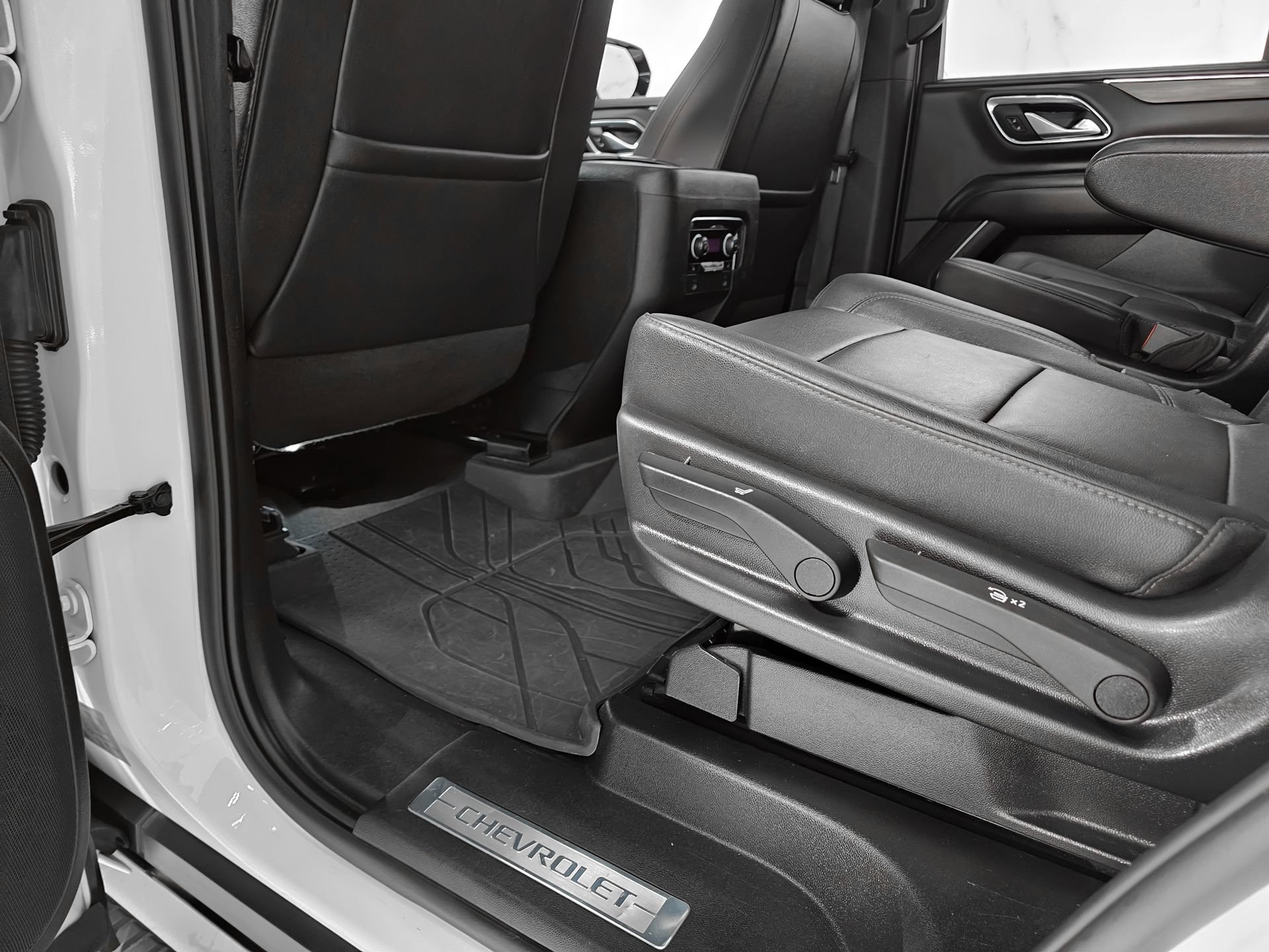 Used 2022 Chevrolet Tahoe Z71 w/ Luxury Package AWD/4WD image 29