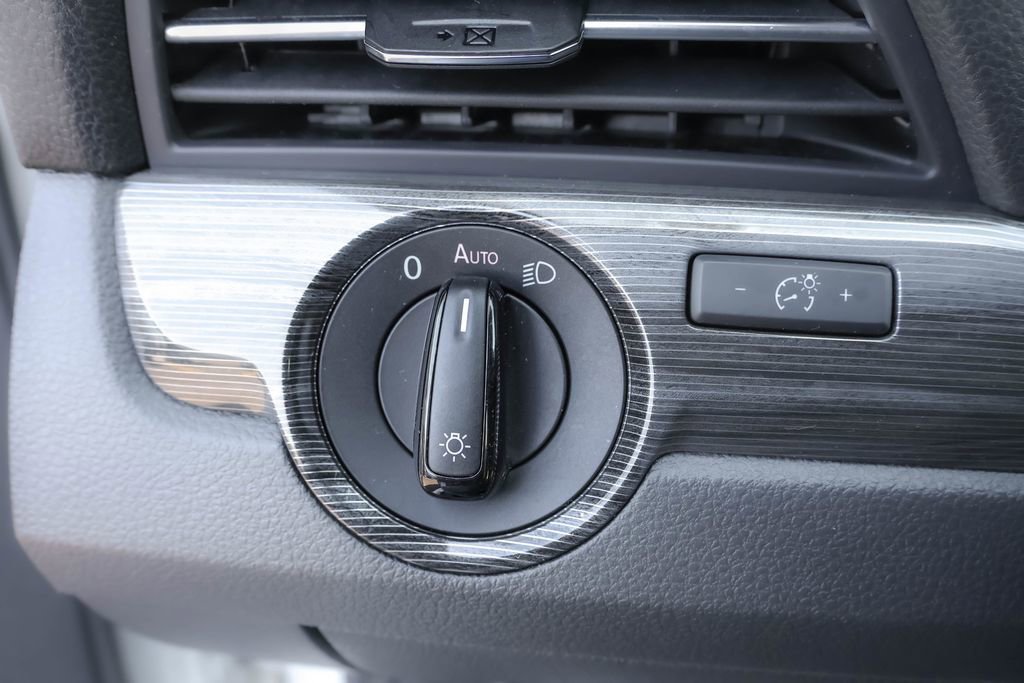 Used 2021 Volkswagen Passat 2.0T R-Line image 15